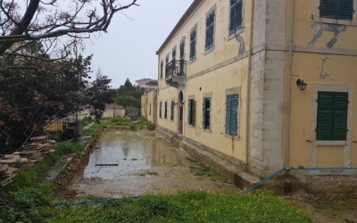 Βασίλης Ρουχωτάς: "Πισίνες στην Iακωβάτειο"