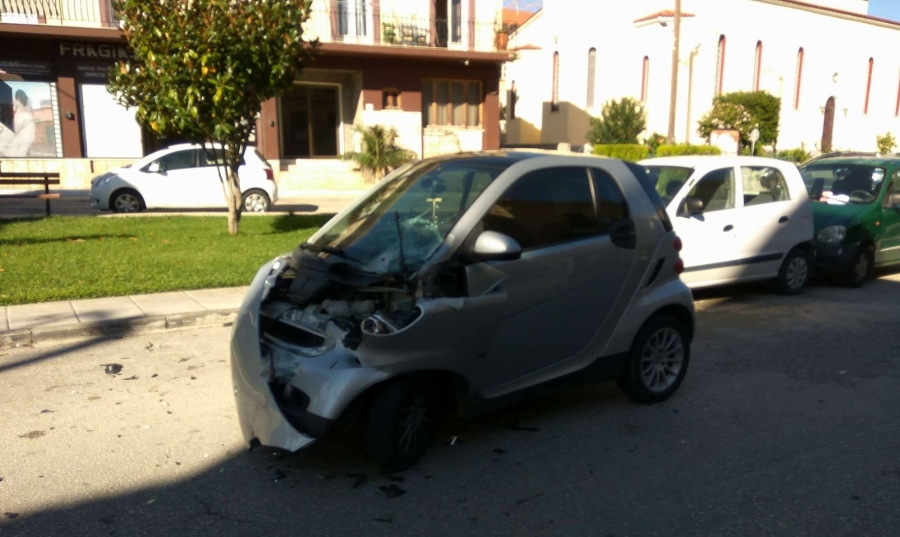 Τροχαίο υλικών ζημιών στο Αργοστόλι (εικόνες)