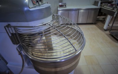 Λάρισα: Φριχτός θάνατος για την 49χρονη στον φούρνο - Μπλέχτηκε του φουλάρι της στο μηχάνημα ζυμώματος