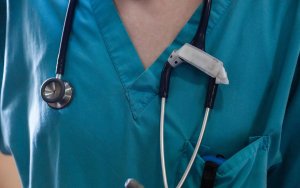 «Έρχεται» ιστορική αλλαγή στο ΕΣΥ με τα απογευματινά χειρουργεία – Η πιλοτική λειτουργία και οι αντιδράσεις