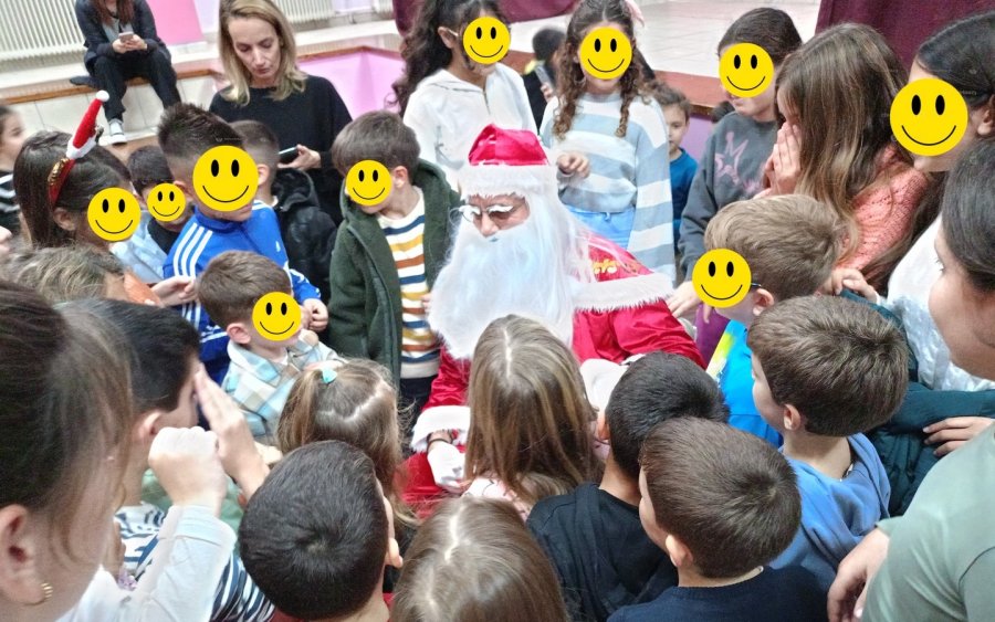 Χαμόγελα και γιορτινή ατμόσφαιρα στη Χριστουγεννιάτικη εκδήλωση του 5ου Δημοτικού Αργοστολίου