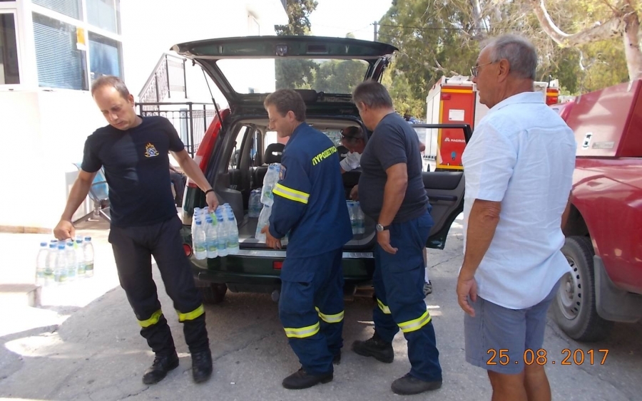 Πάνω από 1000 μπουκάλια νερού στη Πυροσβεστική από τους FLIK!