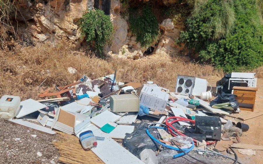 «Τα Αράγια δεν είναι χωματερή» – Εικόνες ντροπής πάνω από την παραλία