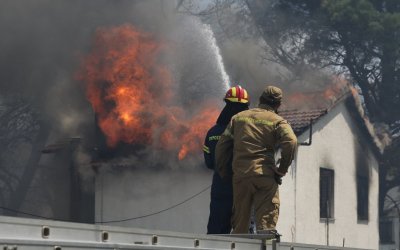 Φωτιά Αττική: Πέθανε o εθελοντής πυροσβέστης που νοσηλευόταν στο ΚΑΤ