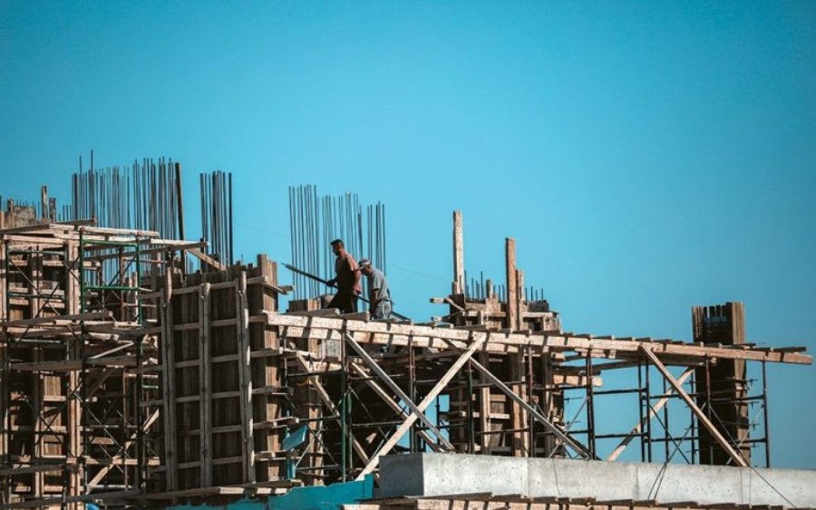 Επτά νεκροί εργάτες σε μια βδομάδα — Πανοικοδομική απεργία στις 24 Ιούνη