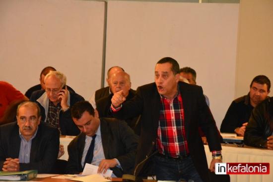 Νέο αλαλούμ στο δημοτικό συμβούλιο! "Άναψαν ξανά τα αίματα" και… μάλλον τα χειρότερα έρχονται! "Κερκίδα" τα έδρανα! (video)