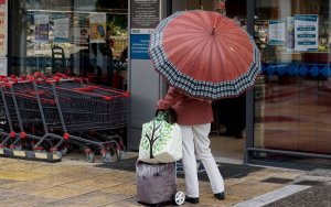 Aλλαγή ωραρίου στα σούπερ μάρκετ επίσημα από την Δευτέρα, ανατροπή με την Κυριακή