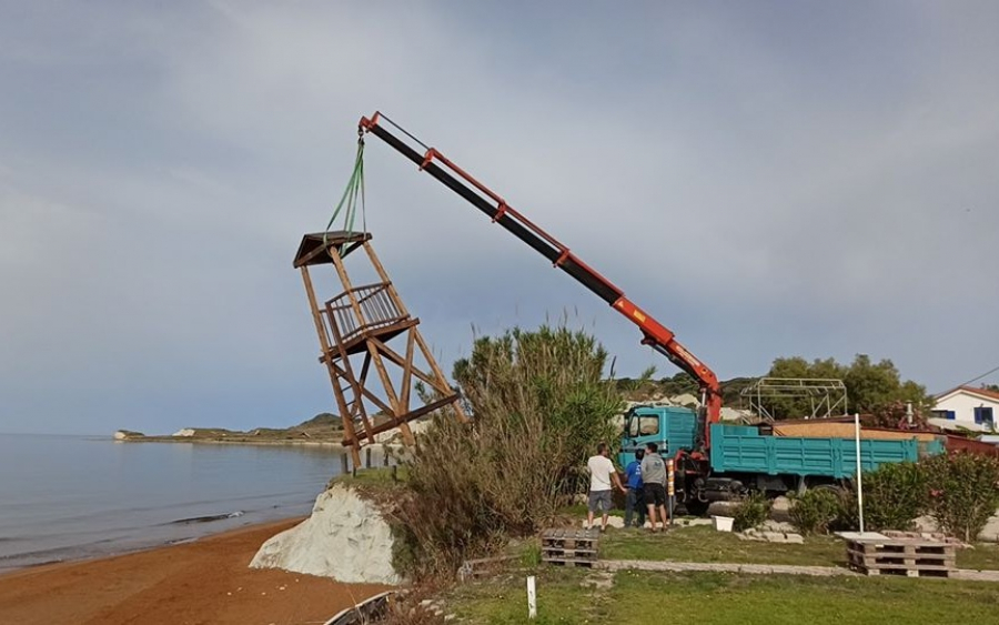 Ληξούρι: Τοποθετήθηκε πύργος του ναυαγοσώστη στην παραλία του Ξι (εικόνες)