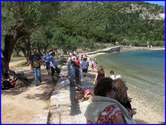 Με επιτυχία ο εθελοντικός καθαρισμός της παραλίας  Δεξά στην Ιθάκη. 