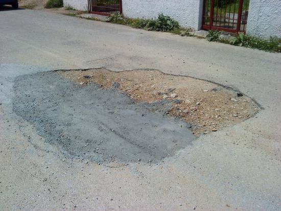 Νίκος Γεωργόπουλος: «Ποιος έδωσε την εντολή για το τσιμέντο στο δρόμο στα Δοριζάτα;»