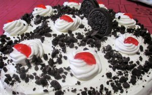 Θεϊκή τούρτα με γεύση Βανίλια, μπισκότο όρεο και πραλίνα φουντουκιού από την Σία Λαδά