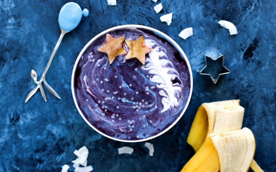 Smoothie bowl: Ο χορταστικός συνδυασμός υλικών που θα κάνει το έντερό σου να λειτουργεί ρολόι