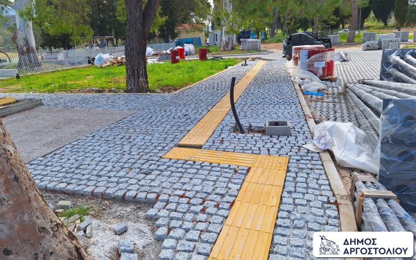 Η εξέλιξη των έργων στον περίβολο του "Αντώνης Τρίτσης" - Έφθασαν οι κολώνες φωτισμού