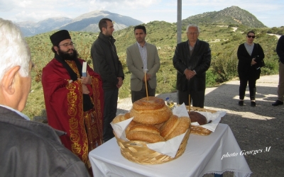 Θεία Λειτουργία στο εκκλησάκι της Παναγίας «Καθαρές Στράτες»