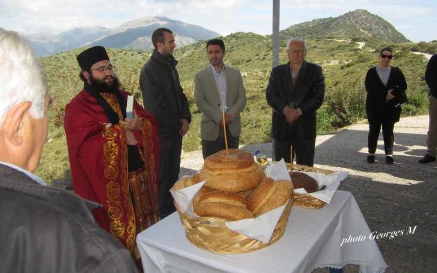 Θεία Λειτουργία στο εκκλησάκι της Παναγίας «Καθαρές Στράτες»