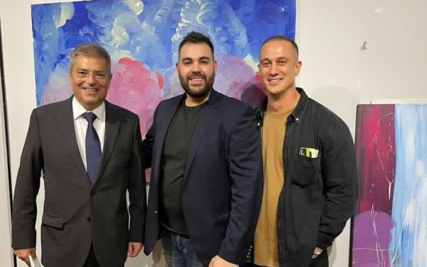 Παναγής Καππάτος: "Στα εγκαίνια του νέου atelier στο Κολωνάκι, του πολυτάλαντου νέου του νησιού μας Χρήστου Ράπτη!" (εικόνες)
