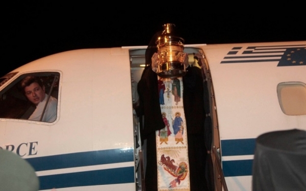 Σε 14 προορισμούς η μεταφορά του Αγίου Φωτός από την Aegean - Τι ώρα θα φτάσει στην Κεφαλονιά