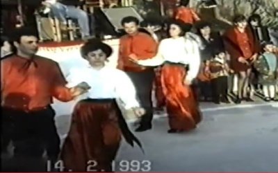 1993 π.Κ. (προ Κορονοϊού): Η Μάσκαρα στην πλατεία των Βλαχάτων (video)