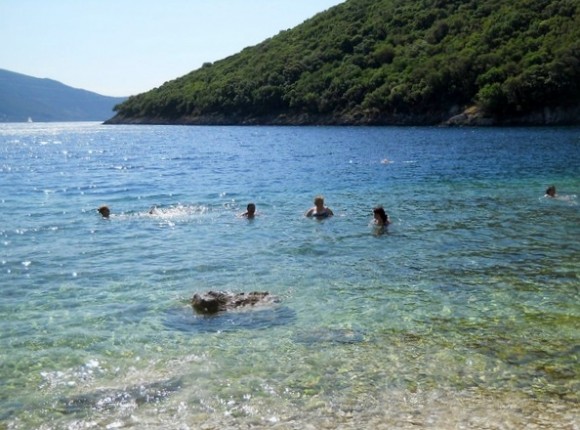 Ορειβατική Λέσχη : Διαδρομή από Μεσοβούνια στην Παραλία Καταλύματα για μπάνιο