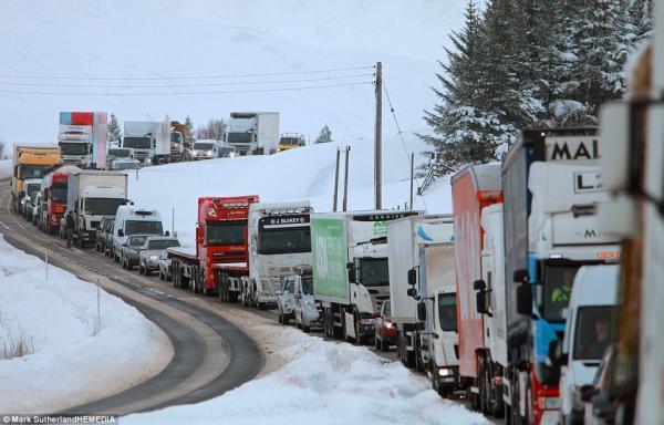 Πρωτοφανές κύμα κακοκαιρίας στη Βρετανία (εικόνες)