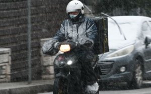Υπουργείο Εργασίας: Μην θέτετε σε κίνδυνο τους εργαζόμενους σε delivery