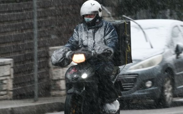 Υπουργείο Εργασίας: Μην θέτετε σε κίνδυνο τους εργαζόμενους σε delivery