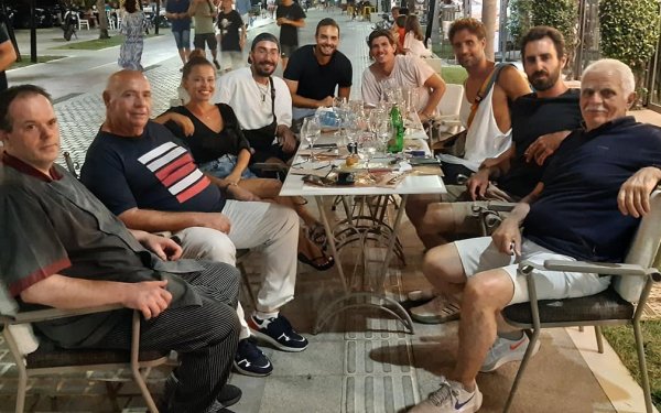 Αργοστόλι: Ποίοι γνωστοί γευμάτισαν χθες στο Premier;
