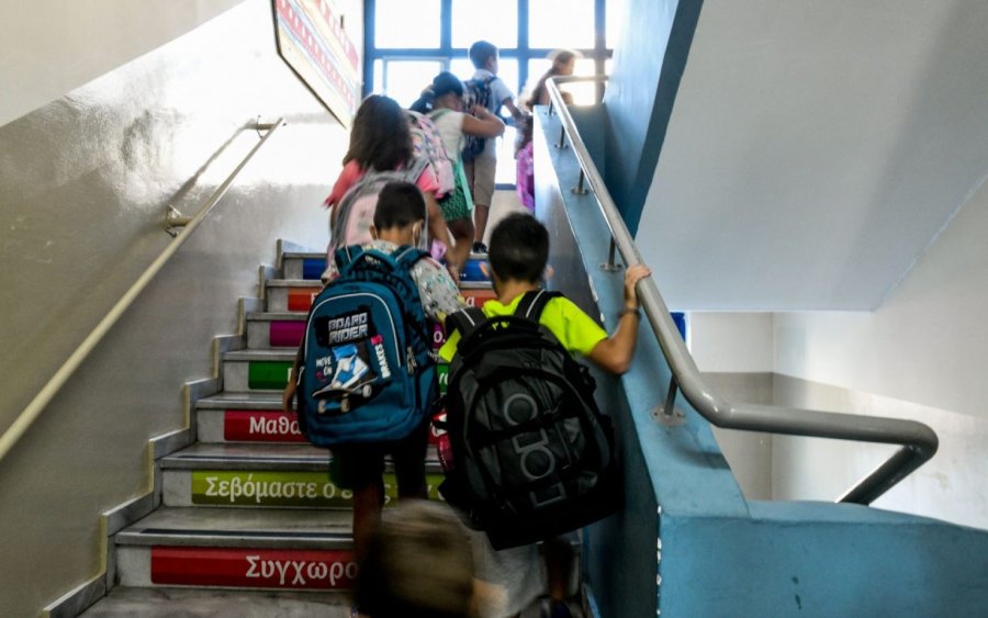 Οικονομική ασφυξία στα σχολεία φέρνει η κατάργηση των σχολικών επιτροπών