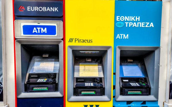 Παράταση για την προπληρωμένη κάρτα - Τι θα γίνει με όσους δεν την έχουν στα χέρια τους