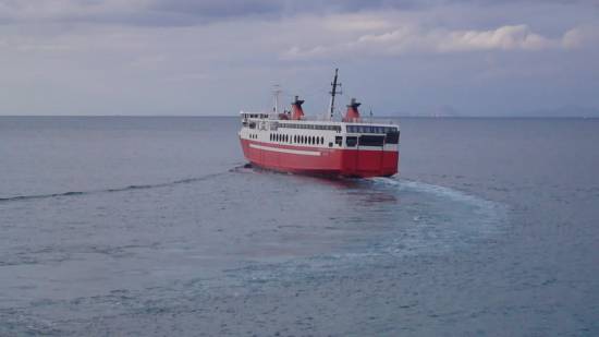 Έφυγε και άφησε κόσμο απ&#039; έξω το πλοίο στην Κυλλήνη! 