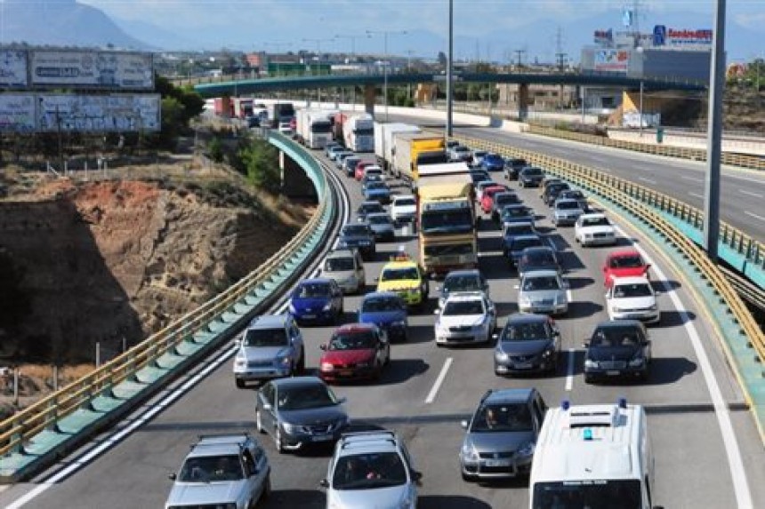 Κλειστή και στα δύο ρεύματα η εθνική οδός Κορίνθου - Πατρών τα ξημερώματα της Κυριακής