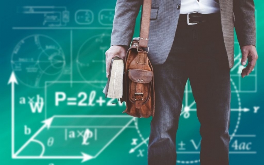 Παραδίδονται ιδιαίτερα μαθήματα σε μαθητές Γυμνασίου - Λυκείου & Φοιτητές