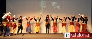 &quot;Ιόνιος Πνοή&quot; &amp; &quot;Αιγιαλός Σάμης&quot; : Μια εξαιρετική παράσταση για την ξενιτιά (εικόνες+video)