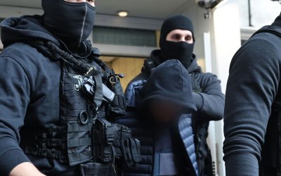 Επιχειρήσεις του ελληνικού FBI για ναρκωτικά και εκβιασμούς σε νησιά - Τρεις συλλήψεις στην Κεφαλονιά