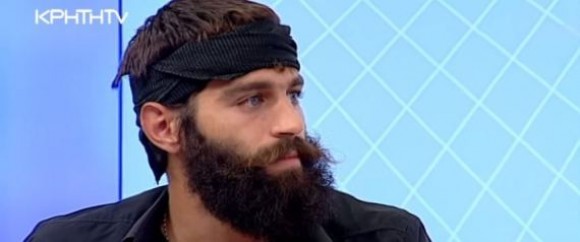 Στ. Στιβακτάκης: Ο αγρότης που ξετρέλανε τις γυναίκες, δεν το κουνάει από το χωριό του για καμιά (video)