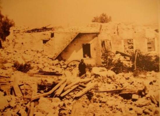 Η ΧΡΥΣΟΜΟΙΡΑ Κ. ΕΥΑΓΓΕΛΑΤΟΥ ΣΤΑ ΕΡΕΙΠΙΑ ΤΟΥ ΟΙΚΟΓΕΝΕΙΑΚΟΥ ΣΠΙΤΙΟΥ ΣΤΗΝ ΑΝΑΛΗΨΗ