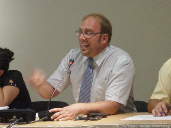 Ανουσάκης προς Ρουχωτά: «Είσαι ένας απαξιωμένος, απομονωμένος και «γραφικοποιημένος» αποστάτης»