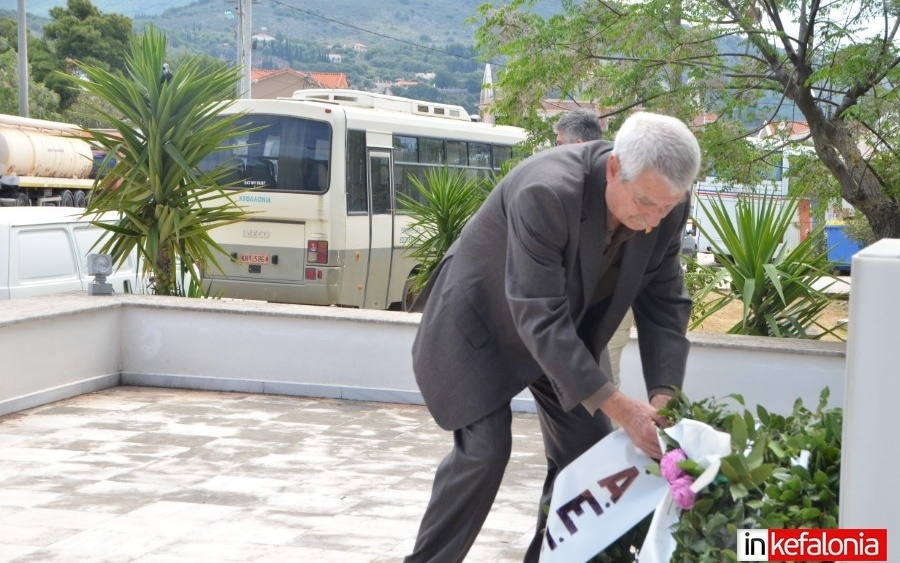 Κατάθεση Στεφάνων στο Μνημείο Εθνικής Αντίστασης