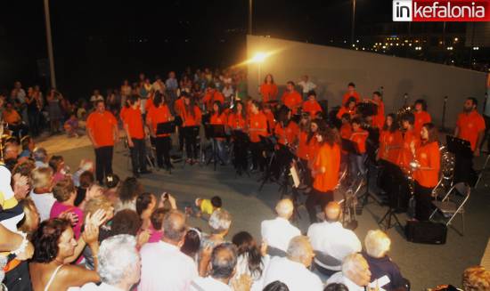 Υπέροχη μουσικοχορευτική βραδιά λουσμένη στην Πανσέληνο!