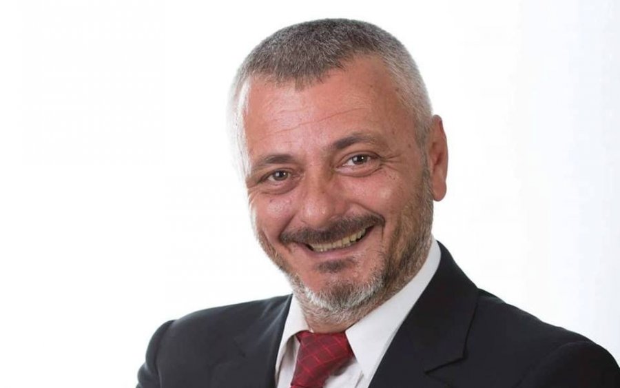 Μπατιστάτος σε Παπαναστασάτο: "Υπάρχει όντως τεράστιο θέμα με την έλλειψη προσωπικού, από το σημείο αυτό όμως μέχρι το "κλείνει το Γηροκομείο" χρειάζεται πολλή φαντασία!"