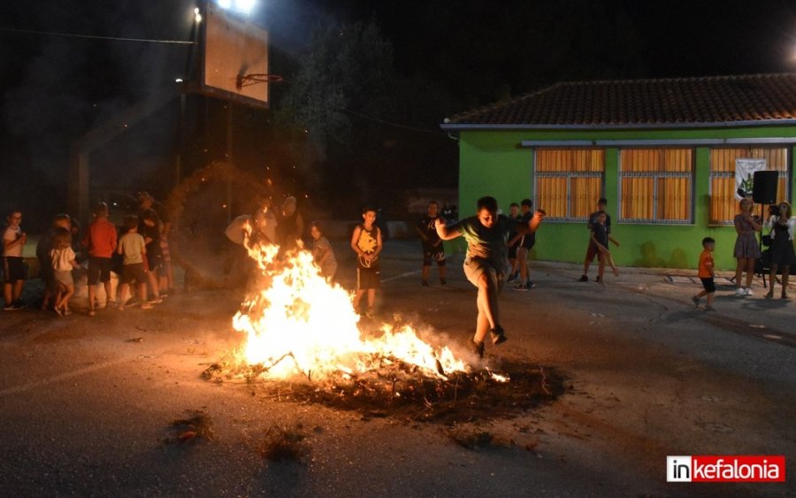 Τα Σπαρτιά γιορτάζουν απόψε με πολύ χορό τον Αη Γιάννη τον Λαμπαδάρη!