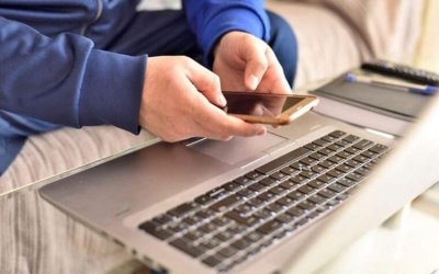 Νέα μοντέλα τηλεργασίας δοκιμάζουν στη Βρετανία