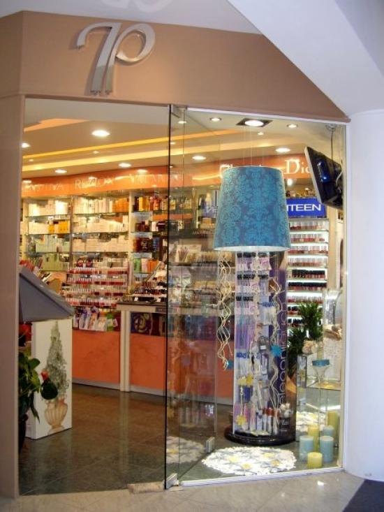 Δωρεάν επαγγελματικό μακιγιάζ από το κατάστημα «PLAISIR»