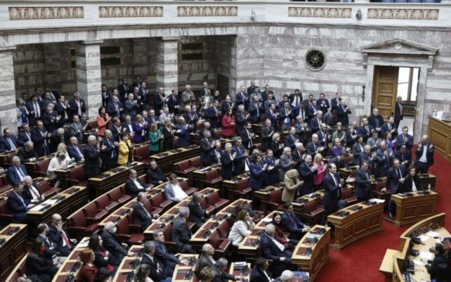 Βουλή: Καταψηφίστηκε με 156 &quot;όχι&quot; η πρόταση μομφής κατά της κυβέρνησης