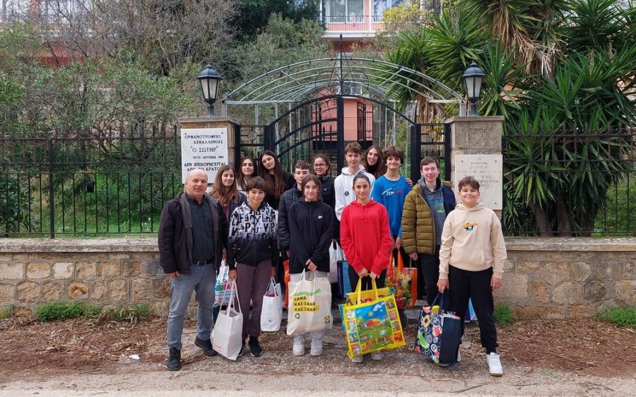 Το 2ο Γυμνάσιο Αργοστολίου σας εύχεται Καλές Γιορτές! Επίσκεψη στο Ορφανοτροφείο «Ο Σωτήρ»