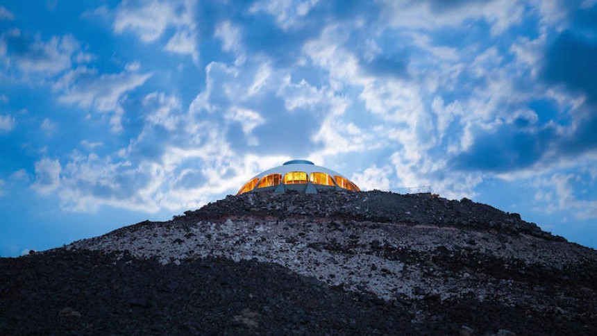 Αυτό το σπίτι βρίσκεται στην κορυφή ενός ηφαιστείου (εικόνες)