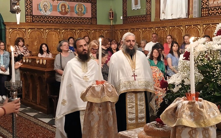 Πλήθος πιστών και ξεχωριστή χορωδιακή παρουσία στην εορτή του Αγίου Πνεύματος στο Ληξούρι