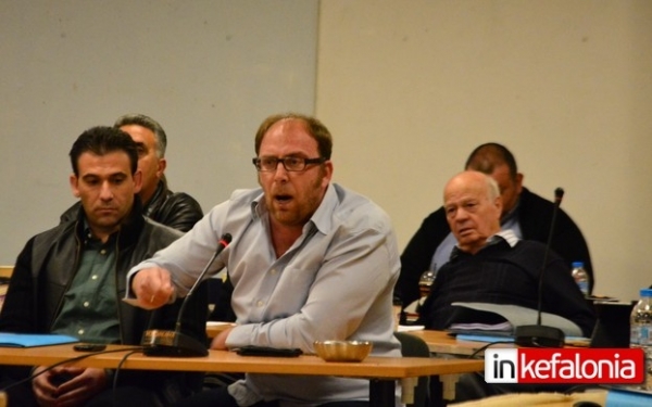 Άγριος καβγάς Γκισγκίνη – Ανουσάκη για την "ταυτόχρονη" παρουσία στις συνεδριάσεις ΔΕΥΑΚ και Οικονομικής Επιτροπής (video)