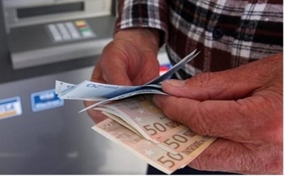 Αντίστροφη μέτρηση για την καταβολή των συντάξεων του Μαρτίου - Ποια ταμεία πληρώνουν πρώτα