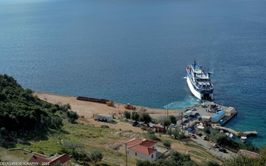 Διακομιδή 88χρονης από το λιμένα Πίσω Αετού Ιθάκης στο λιμένα Σάμης